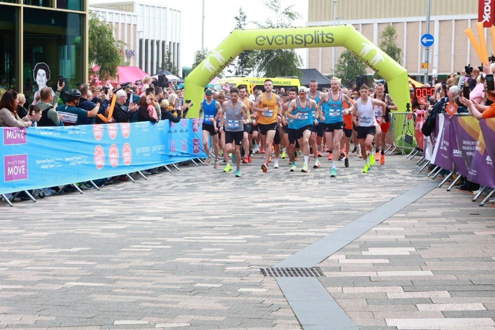 Barnsley 10k runners at the start line outside Barnsley Town Hall