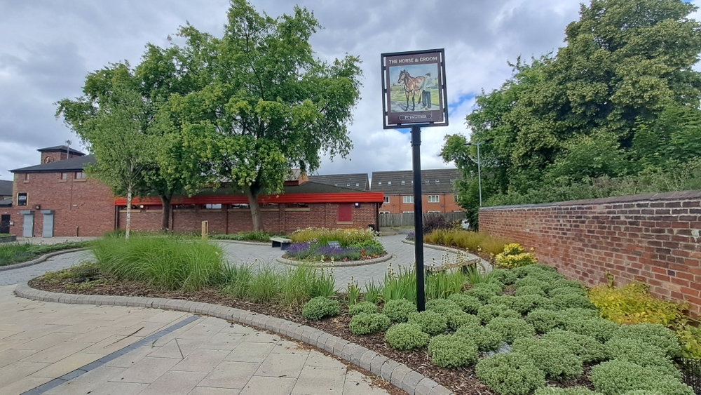 Horse and Groom Square in Goldthorpe